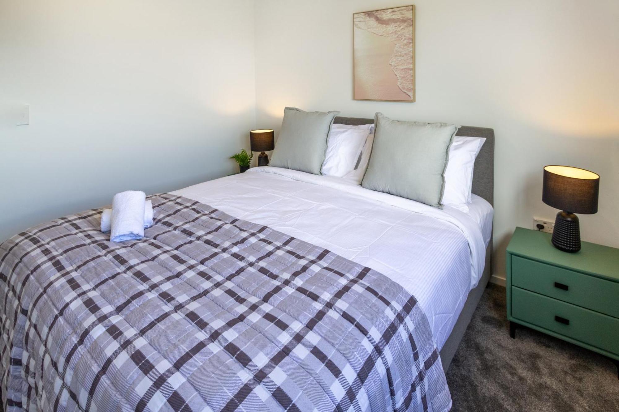 Апартаменты Conveniently Located 2Br Townhouse In West Akl Окленд Экстерьер фото